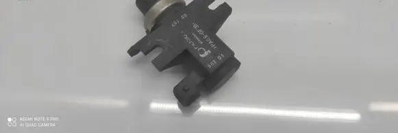 Volkswagen Golf III Vacuum valve 1H0906627
