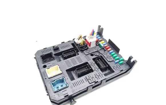 Citroen C4 I Picasso Fuse module 966405878002