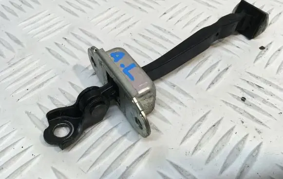 Nissan X-Trail T31 Rear door check strap stopper