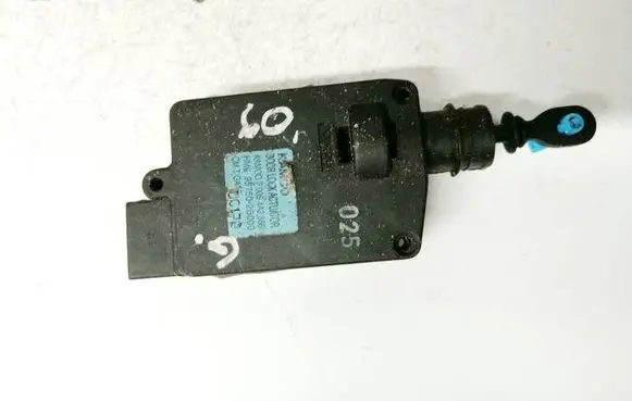 Hyundai Santa Fe Central locking motor f00s4a2666 95750-2b000