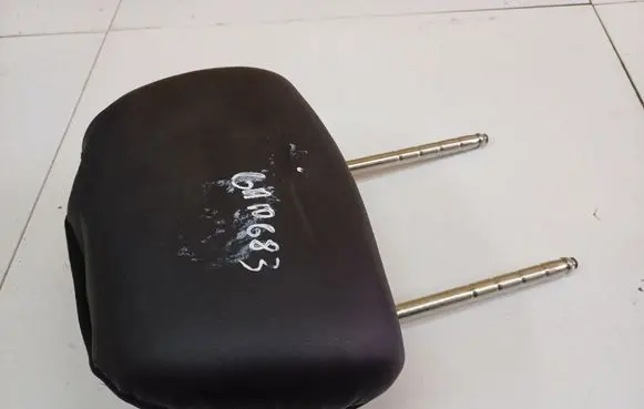 Volkswagen PASSAT B5.5 Front seat headrest 