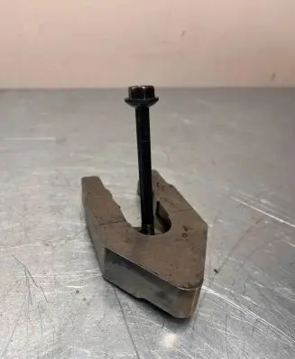 Nissan Navara D40 Fuel Injector clamp holder