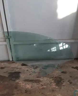 Volvo S60 Front door window glass four-door