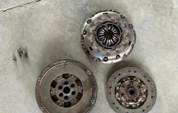 Volkswagen Golf V Clutch set kit 022141031S