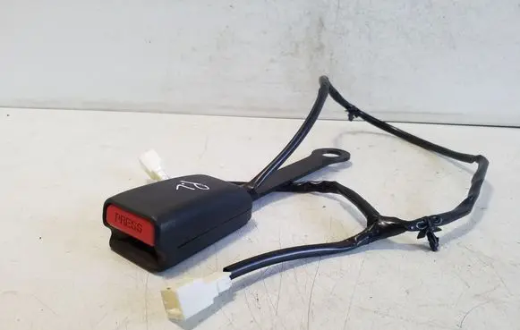 Nissan Leaf I (ZE0) Front seatbelt buckle 625323500