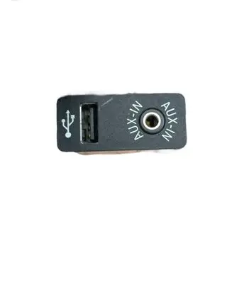 BMW 5 G30 G31 G38 AUX in-socket connector 9237653