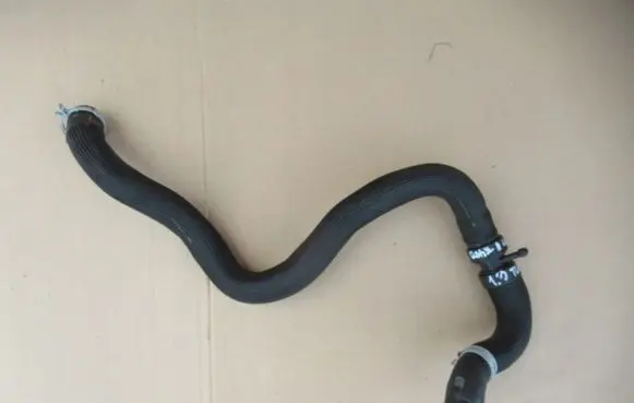 Nissan Qashqai Engine coolant pipe/hose 215038479R