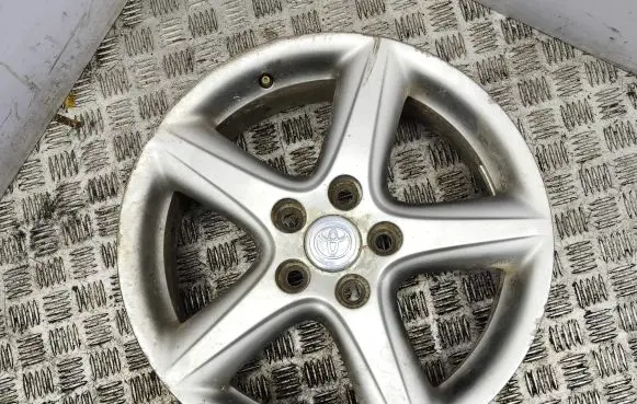 Toyota Avensis T250 R17 alloy rim 