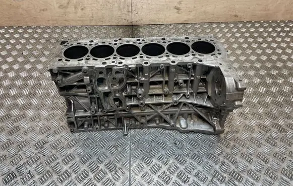 BMW 3 F30 F35 F31 Engine block N57D30A 7823013