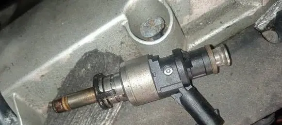 Audi A7 S7 4G Fuel injector 306E036P 104390-520