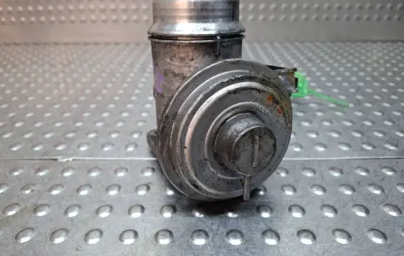 BMW 7 E65 E66 EGR valve S27705892 7789999