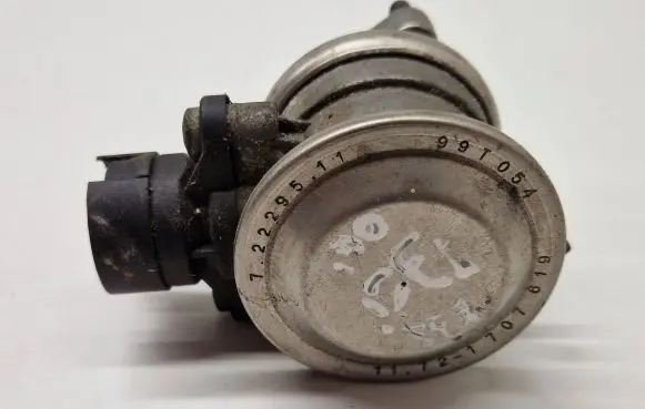 BMW 7 E38 EGR valve 1707619