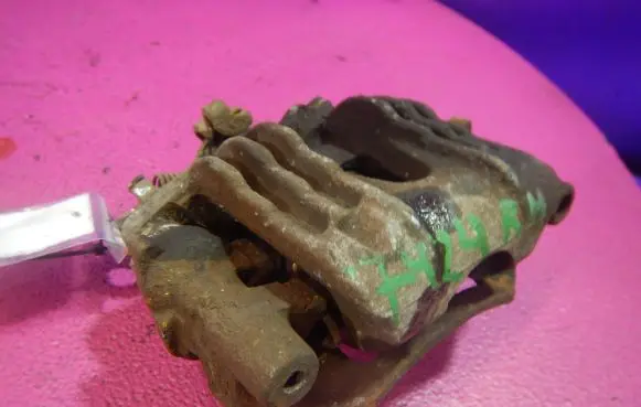 Opel Zafira A Rear brake caliper