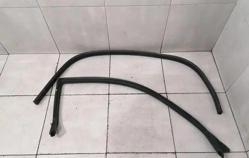 Ferrari FF Rubber seal front coupe door window 83370000