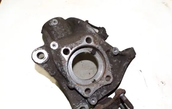 Volkswagen PASSAT B7 Front wheel hub spindle knuckle
