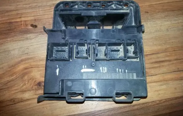 Volkswagen Golf V Comfort/convenience module 1k1907348a