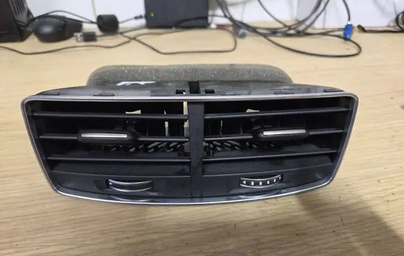 Rear air vent grill