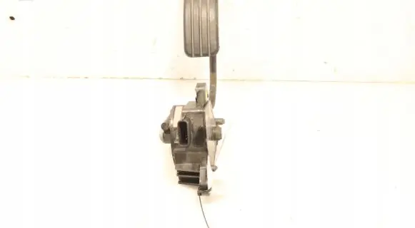 Accelerator throttle pedal
