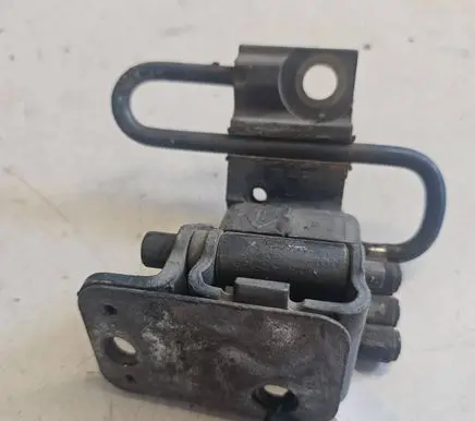 Audi A4 S4 B6 8E 8H Front door lower hinge 8E0831412