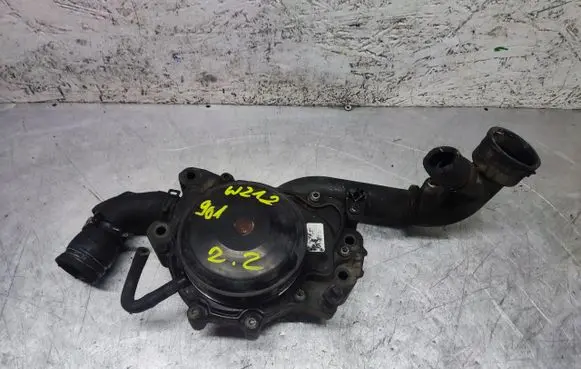 Mercedes-Benz E W212 Water pump A6512006401