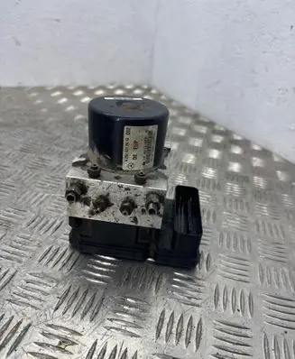 Mercedes-Benz C W204 ABS Pump A2045455332 A2044312412 000405570D1