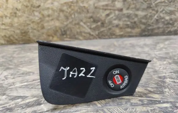 Passenger airbag on/off switch