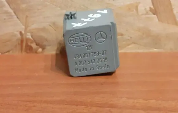 Mercedes-Benz Vito Viano W639 Other relay A0025422619