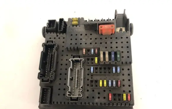 Volvo V70 Fuse module 28017881 30728512