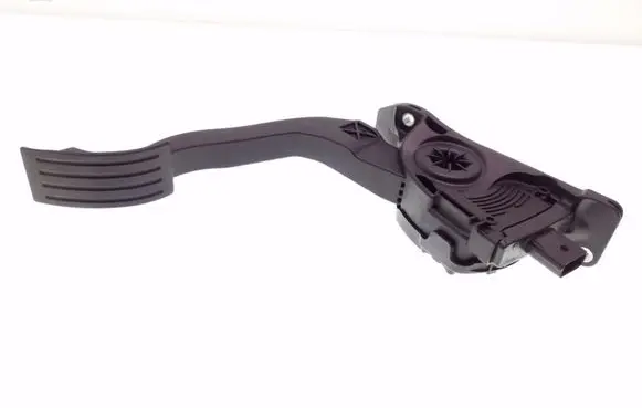 Ford C-MAX II Accelerator throttle pedal AV619F836AB