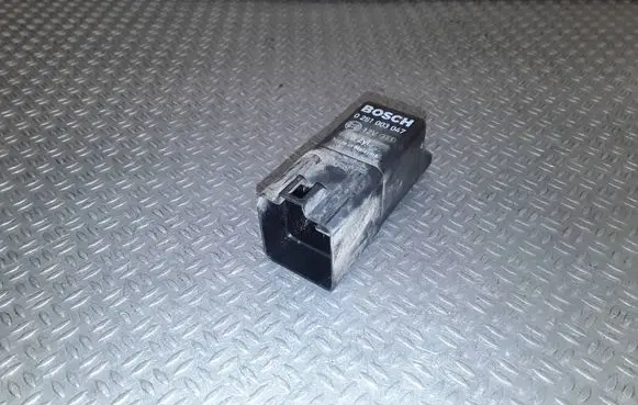 Glow plug pre-heat relay