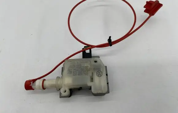 Audi TT TTS Mk2 Fuel tank cap lock 1K5959782 1C0810773
