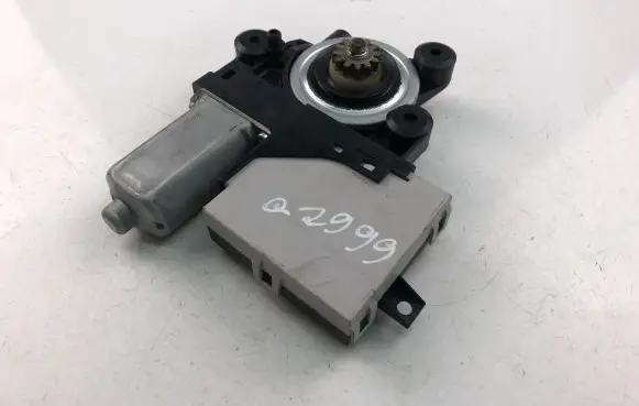 Volvo C30 Front door window regulator motor 979038100