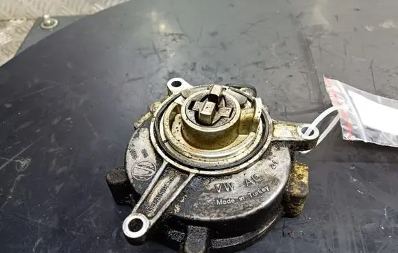 Porsche Panamera (970) Vacuum pump