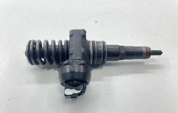 Volkswagen Sharan Fuel injector 038130073