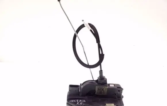 Opel Insignia A Front door lock 13503778