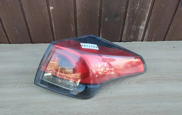 Toyota RAV 4 (XA40) Rear/tail lights 81550-42200