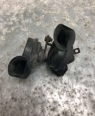 Volkswagen Polo Horn signal 6Q0951221A 6Q0951223A
