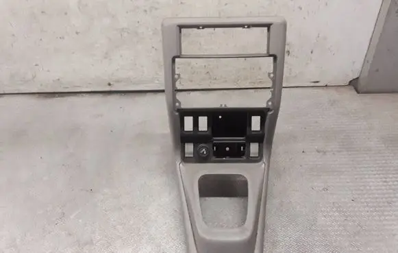 Land Rover Freelander Gear shifter surround trim plastic 