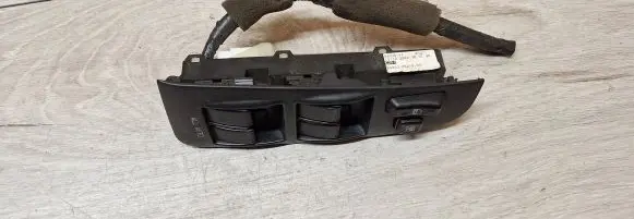 Toyota Avensis T250 Quarter vent window switch 37168a 8482005100