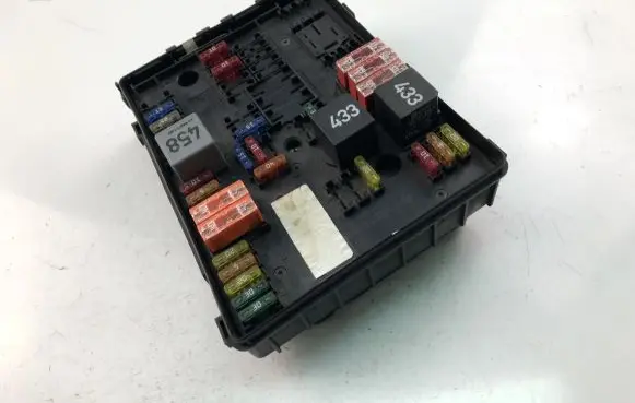 Volkswagen Golf V Fuse box set 1K0937124K