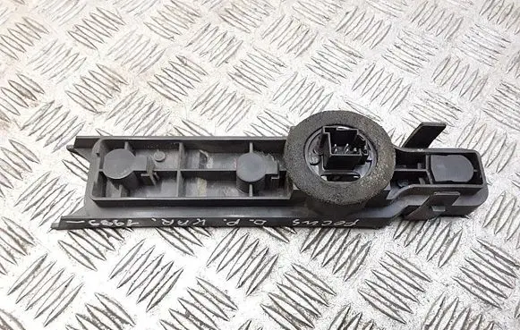 Ford Focus Tail light bulb cover holder xs4x13n004ec