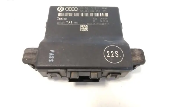 Volkswagen PASSAT CC Gateway control module 3C0907530F 3C0907951