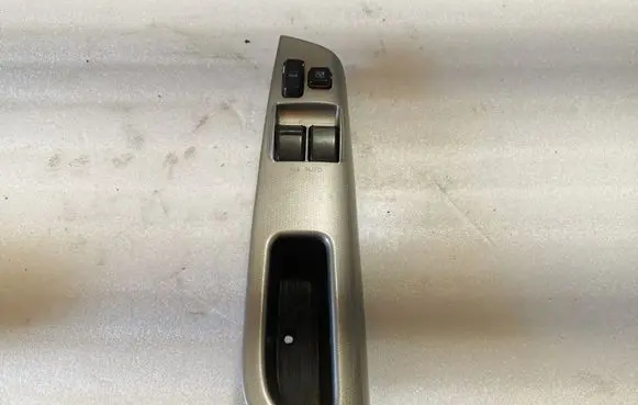 Toyota Corolla E120 E130 Electric window control switch 8480202291