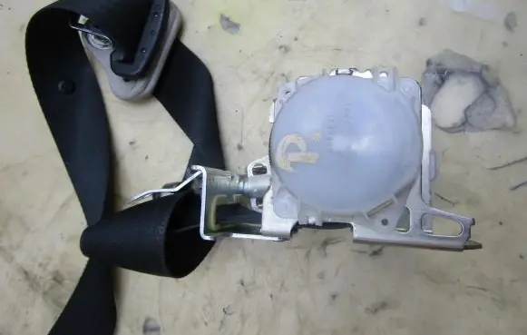 Suzuki SX4 S-Cross Front seatbelt