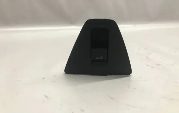 Volkswagen Jetta VII Tailgate/boot open switch button 17B867375