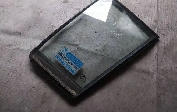 Nissan Tiida C11 Rear vent window glass as2