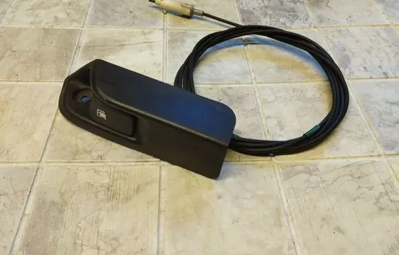 Volkswagen Touareg I Fuel tank opening switch 
