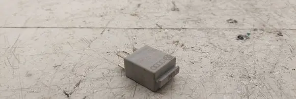 Volkswagen PASSAT B6 Other relay 1K0951253 V23374A1601X004
