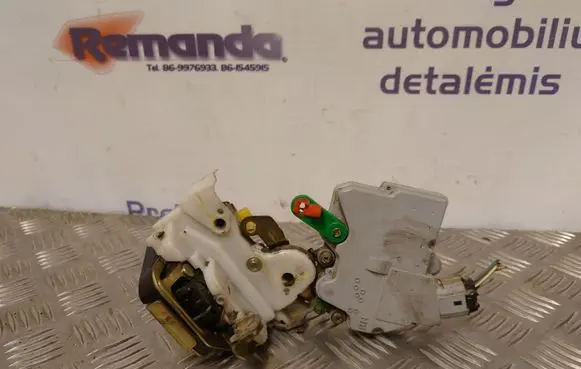 Nissan Terrano Rear door lock