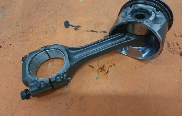 Volkswagen PASSAT B5.5 Piston 028H